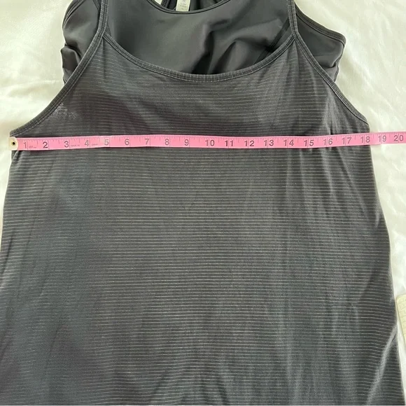 **SOLD***Lululemon Black Tough It Out Tank Sz 10 w/Attached Sports Bra - Picture 15 of 16